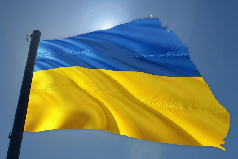 poszarpana flaga ukrainy